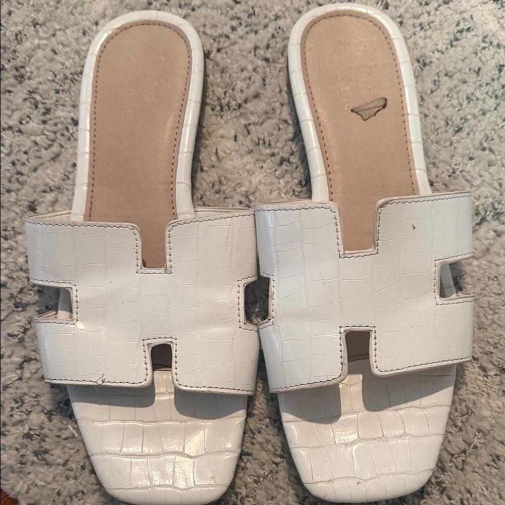Elegant White Croc-Embossed Slide Sandals